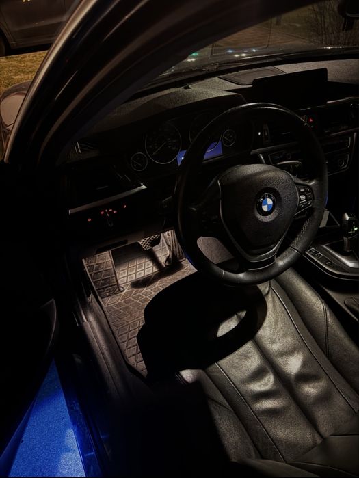 Продам машину BMW 328i