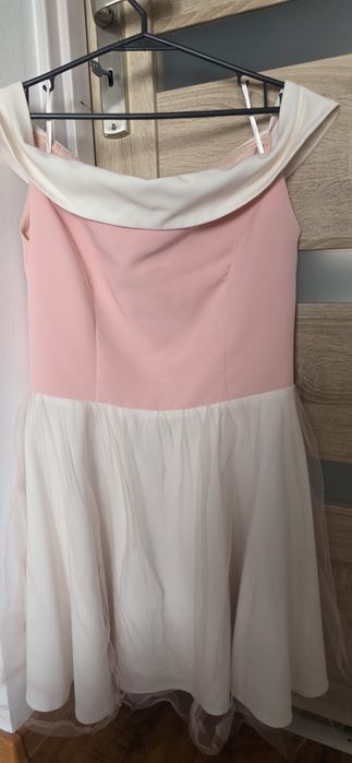 Sukienka 42 elegancja róż z pudrem