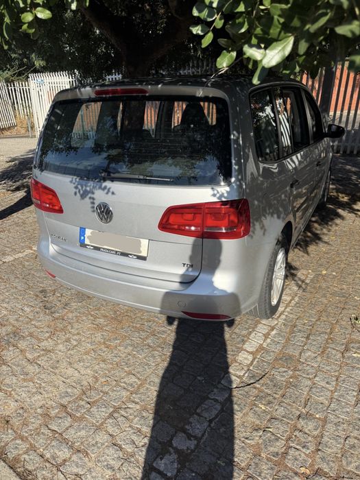 Vendo Volkswagen Touran 1.6 TDI, ano 2013, diesel, com 5 lugares. foto 2