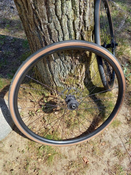 Koła szosowe 28" sztywna oś thru axle tarczowe