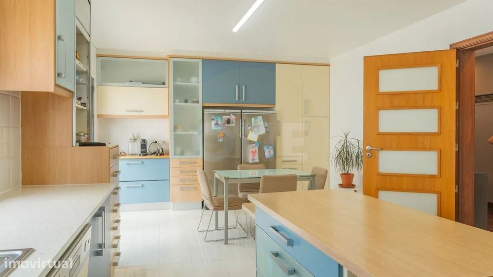 Moradia T5 Isolada com garagem – Elegância, Conforto e Privacidade