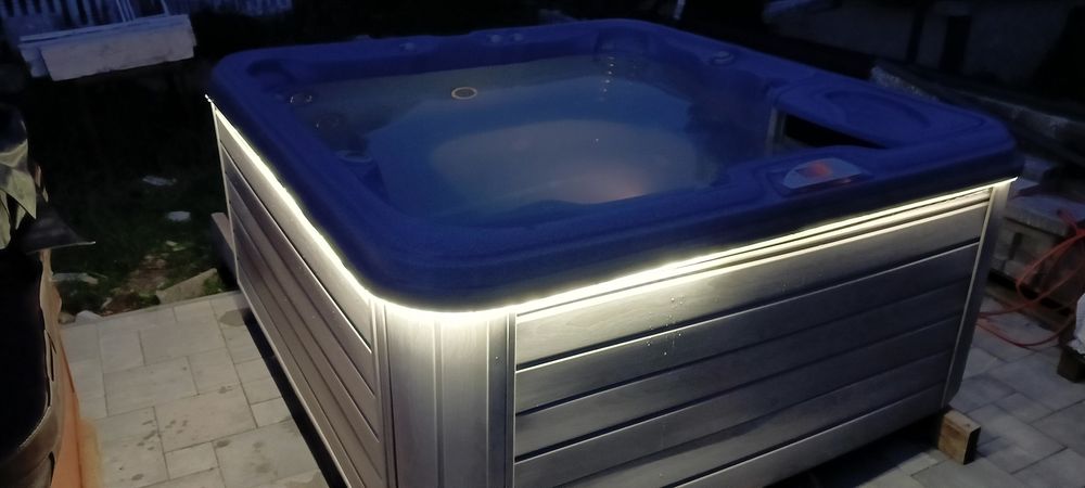 Jacuzzi Sundance Spas model ALTAMAR