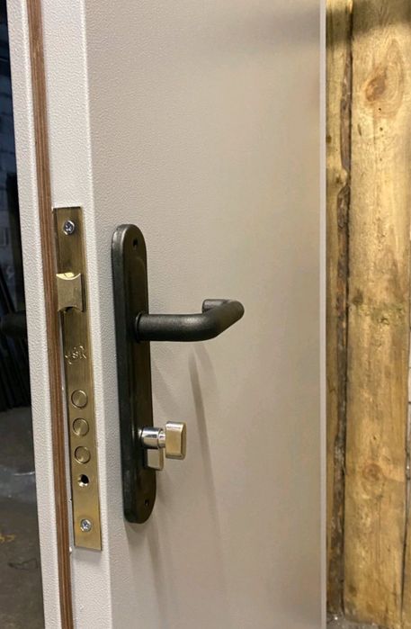 Входная дверь тамбурная, входные двери в гараж, двери тамбур не дорого