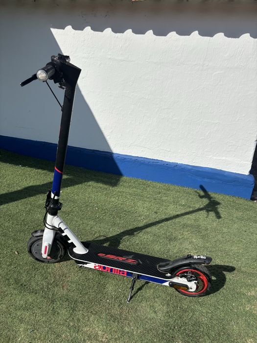 Patinete Elétrico Aprilia eSRZ 350W – Branco e Preto