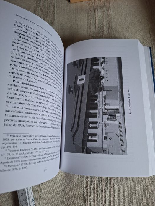 A Misericórdia de Lisboa: Quinhentos Anos de História  escrita pelo historiador Joaquim Veríssimo Serrão