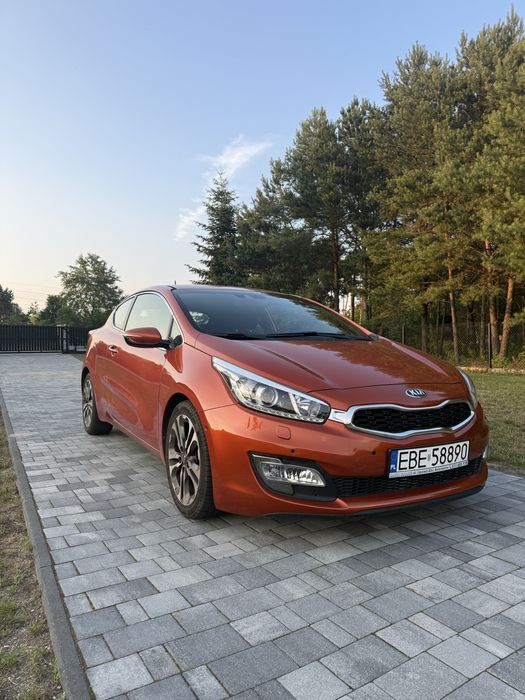 Kia proceed 1,6 benzyna navi xenon asystent