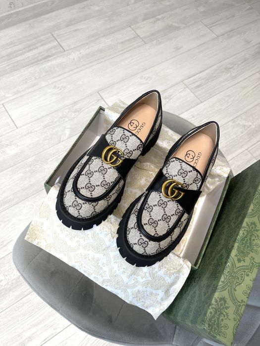 Жіноче взуття лофери Gucci