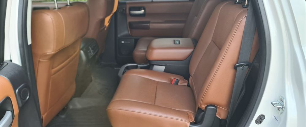 продам Toyota Sequoia Platinum коньячный салон