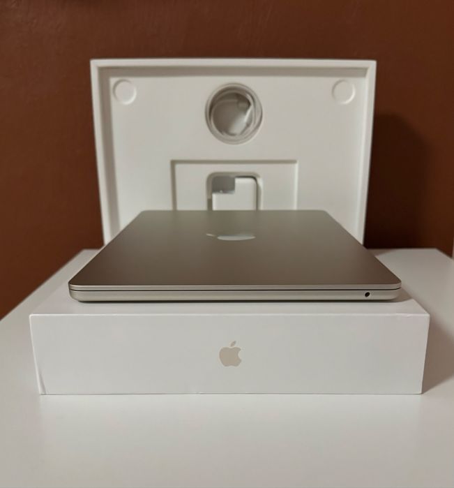 Ноутбук  MacBook Air 13,6 M2 Starlight 2022 (96% батарея)