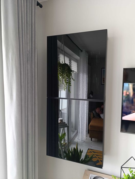 Zestaw dwóch witryn IKEA Besta