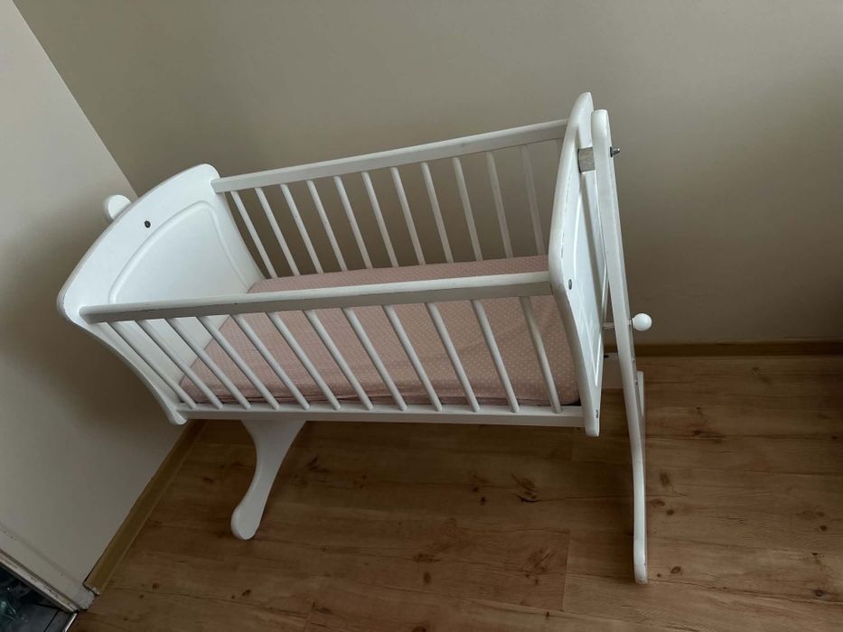 Kołyska z bujanym koszem drewniana 95X50 z kółkami