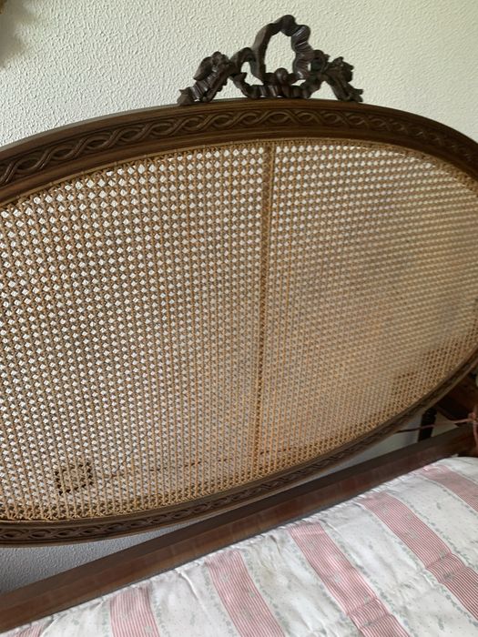 Conjunto de Quarto Clássico em Madeira – Elegância e Qualidade