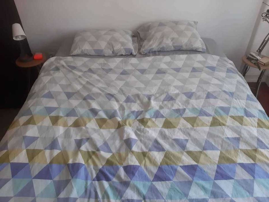 Cama king size e colchão IKea