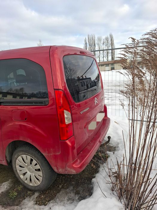 Sprzedam Berlingo z uszkodzonym silnikiem