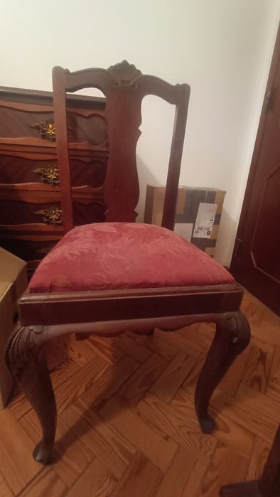 Cadeira com banco vermelho