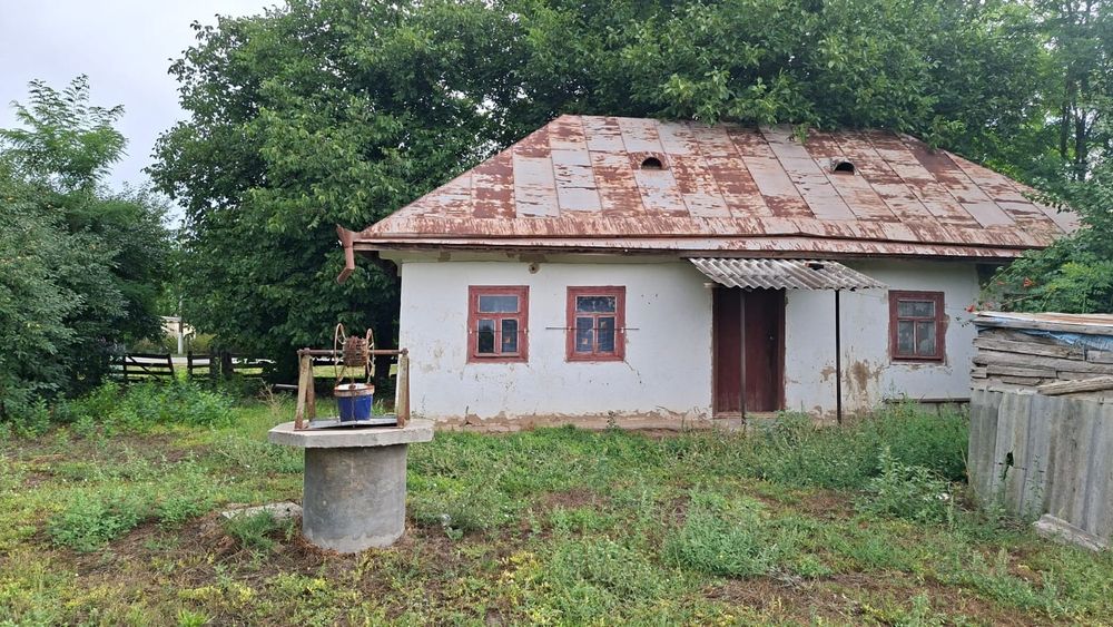 Будинок в селі Мирони