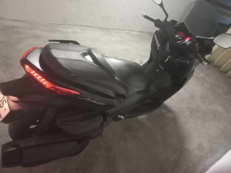 Yamaha xmax 400 como nova