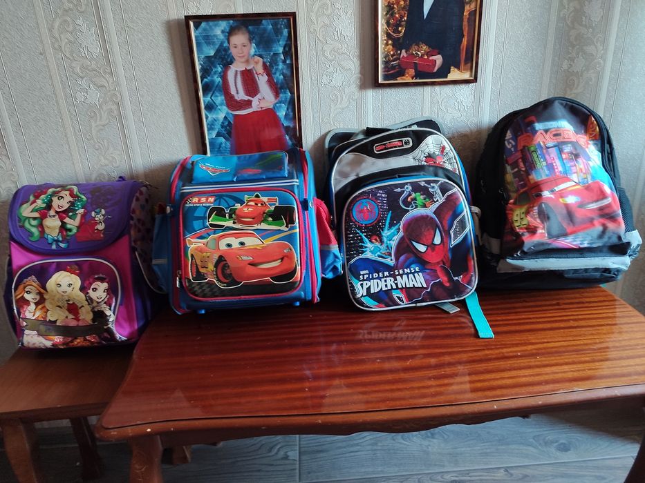 Рюкзаки шкільні 1-4 класс