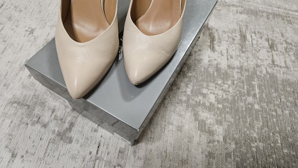 Jasno beżowe buty Venezia czółenka w rozmiarze 38