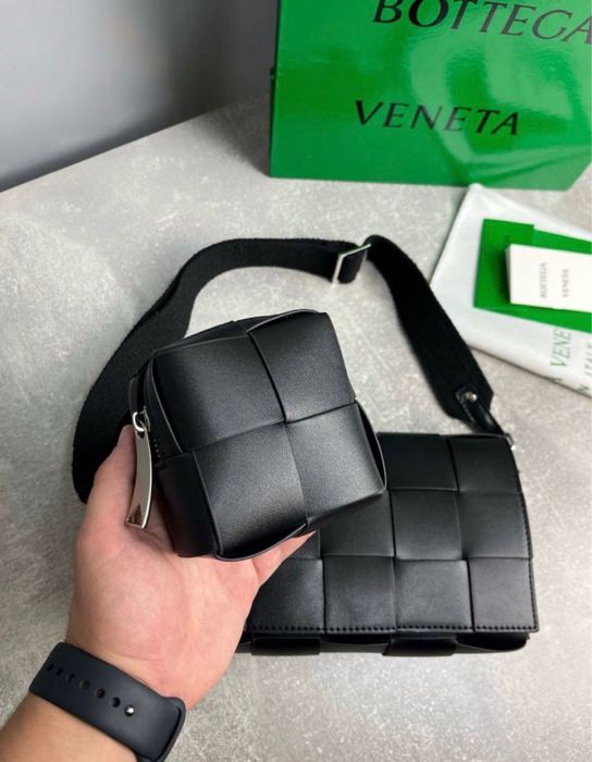 Bottega Veneta Cassette сумка чорна шкіряна чоловіча мужская