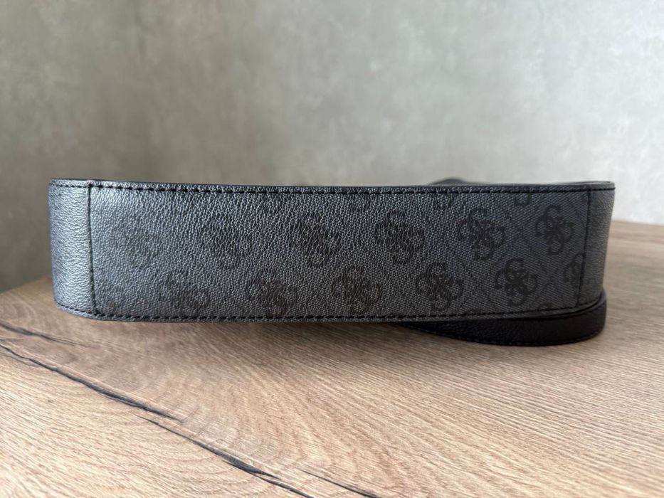 Продам женскую сумку GUESS оригинал