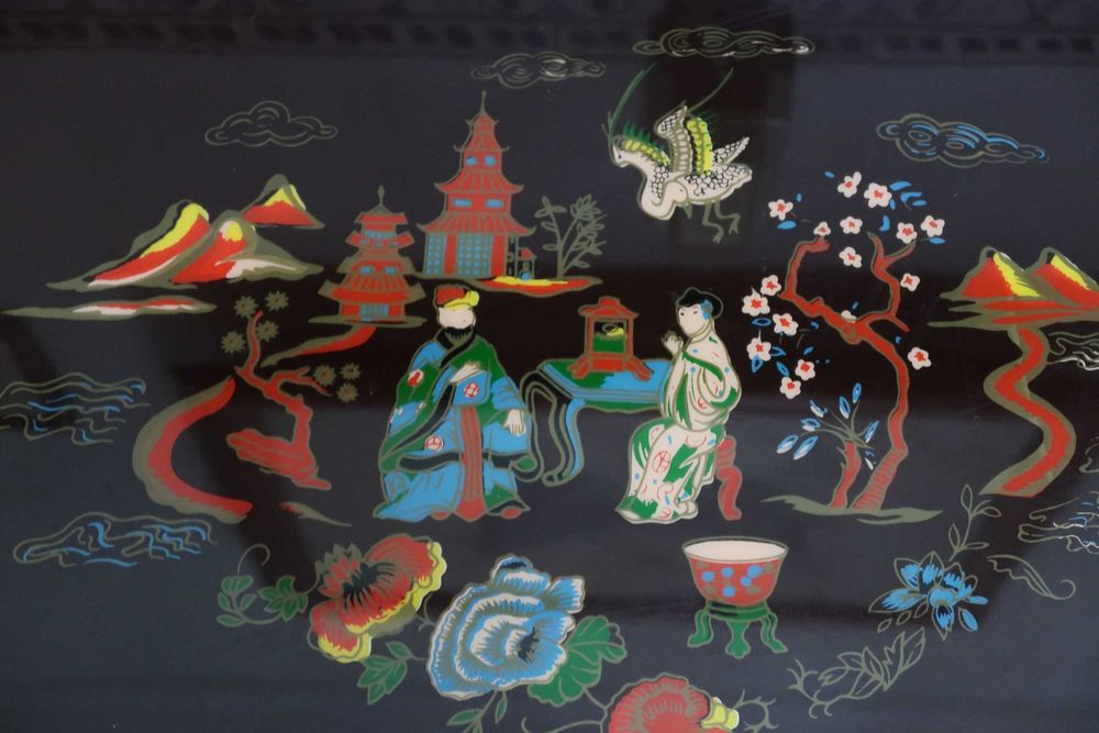 Arca com Motivos Orientais