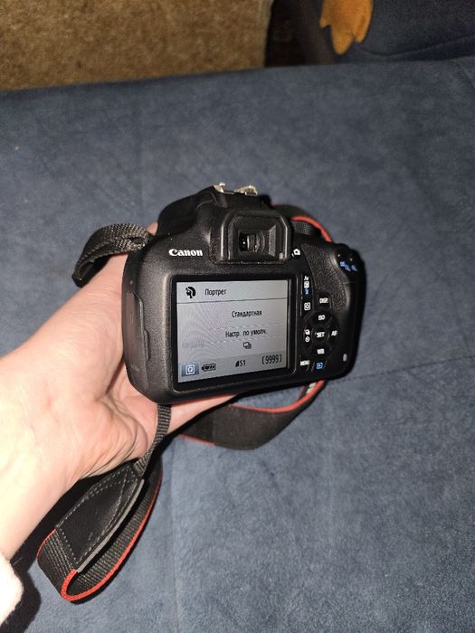 Фотоапарат Canon EOS 1200D