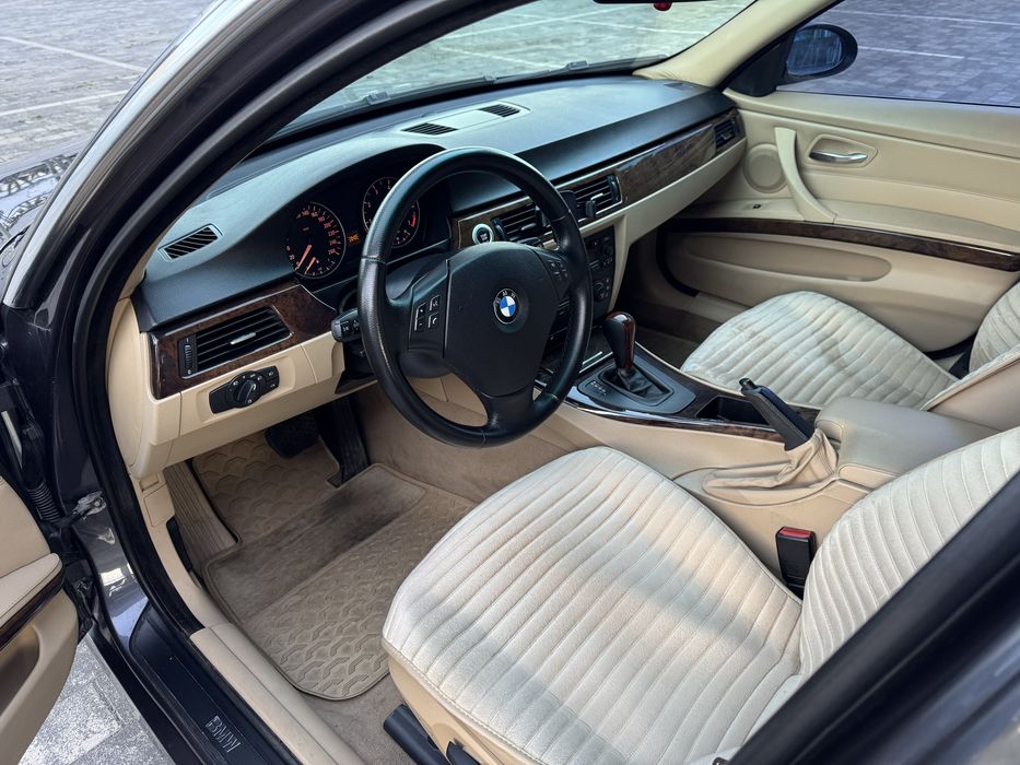 Продам BMW e90  2005