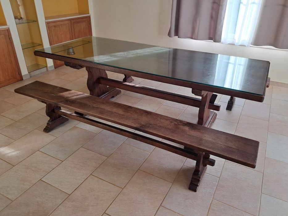 Mesa de jantar de madeira maciça