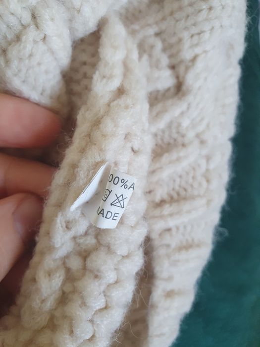 Kremowa ciepła czapka zimowa