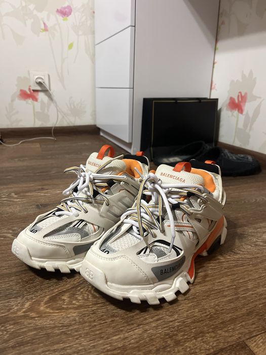 Balenciaga track 1