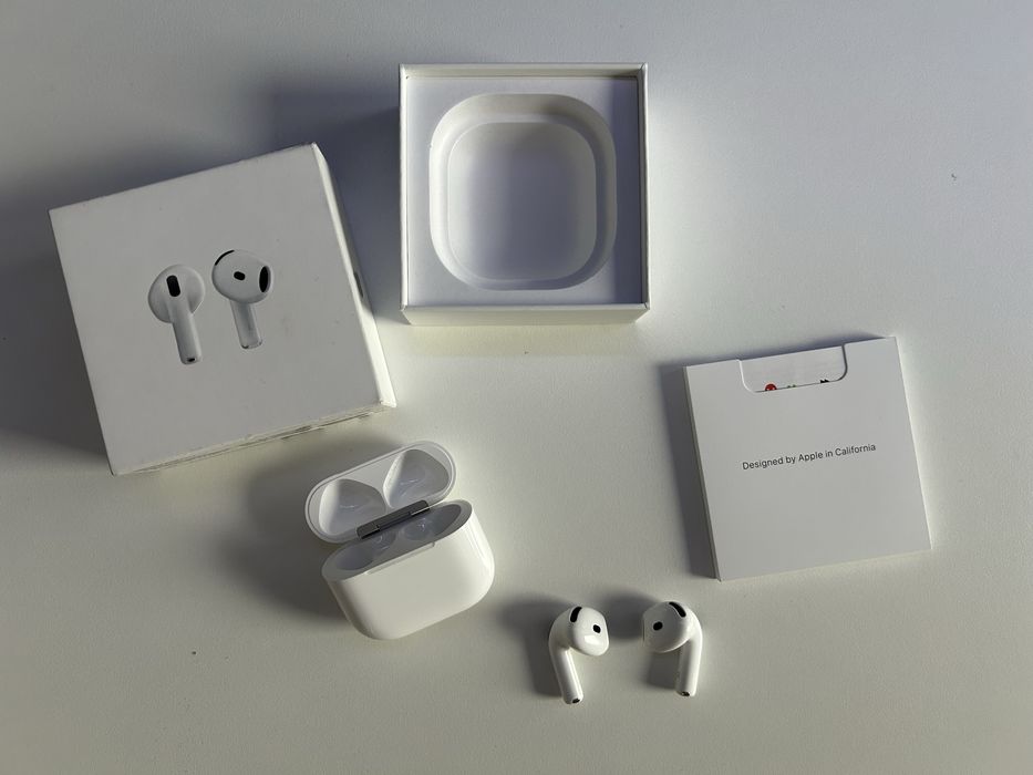 Apple AirPods 4 (2024)