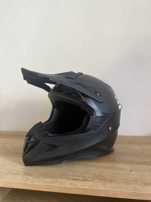 Capacete SHOT estilo motocross/enduro, tamanho XL, em excelente estado.
