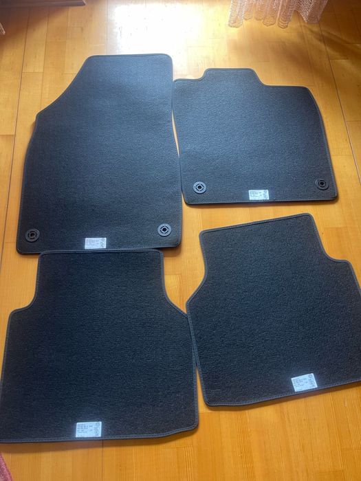Коврики VW Id4 номер деталі 10B 864 435 A