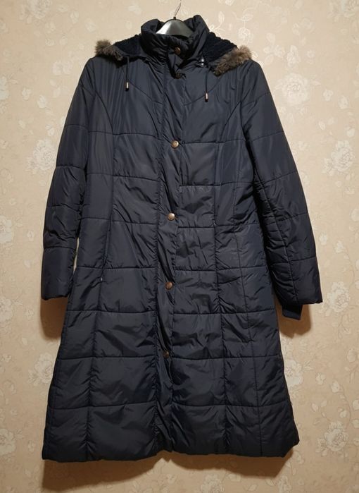 Długi płaszcz XL zimowy MA&RO granatowy ocieplany sztucznym futerkiem