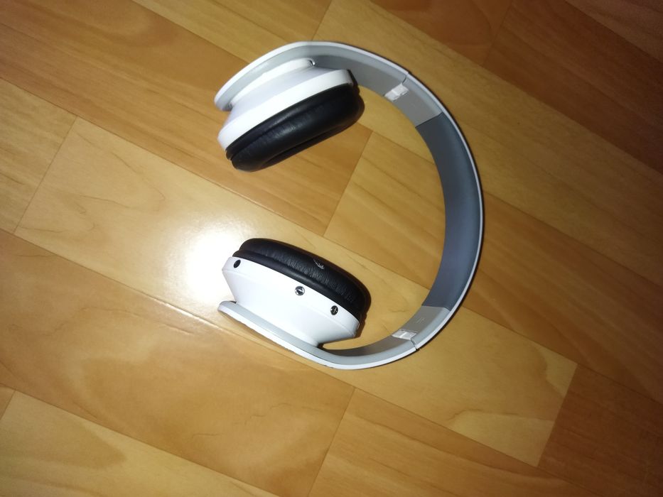 Продаю наушники HP-8810