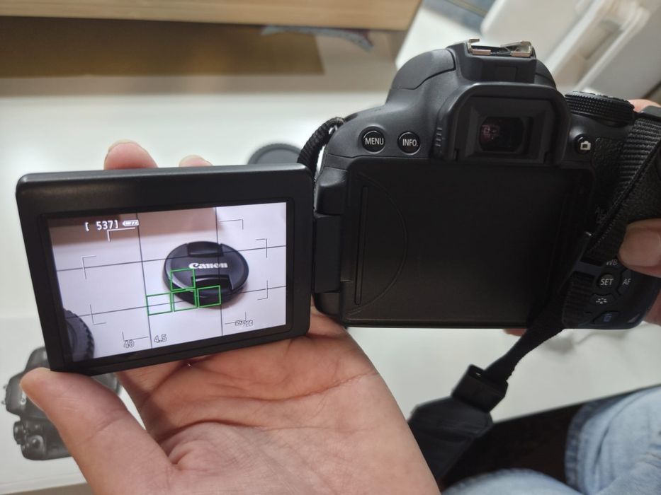 Vendo Canon EOS700D + Acessórios