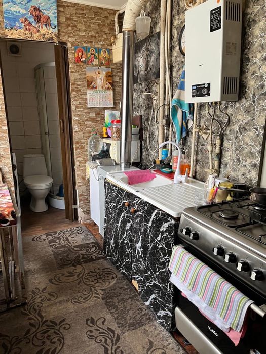 Продам 1/2 окремий двір , 25 школа !