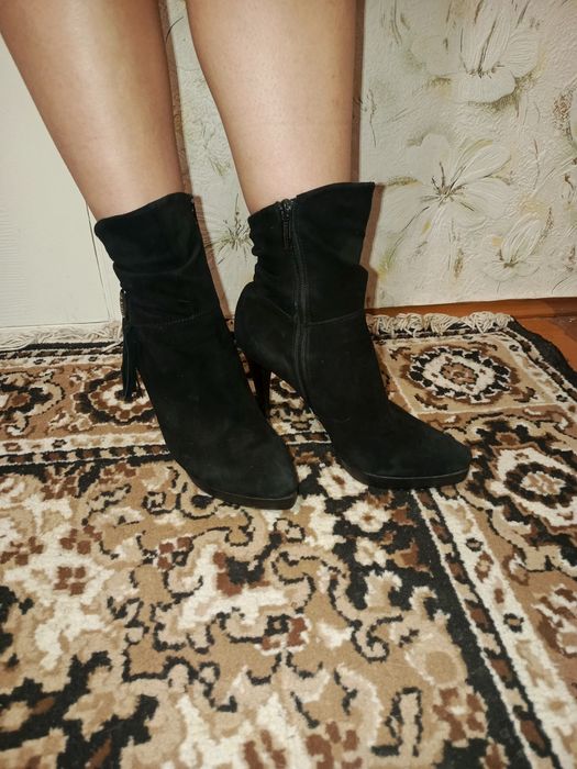 Замшеві сапожки Karollina