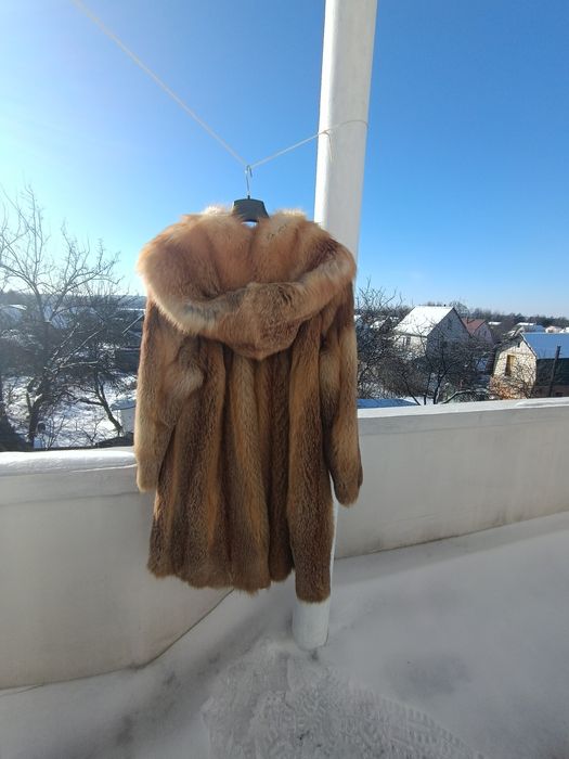 Шуба ліса з капюшоном рижа нижче коліна