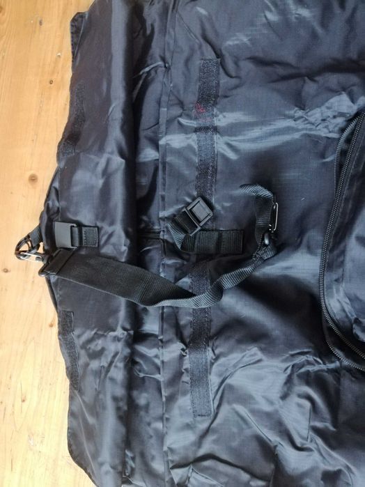 pokrowiec na ubrania podróżny z tkaniny ripstop
