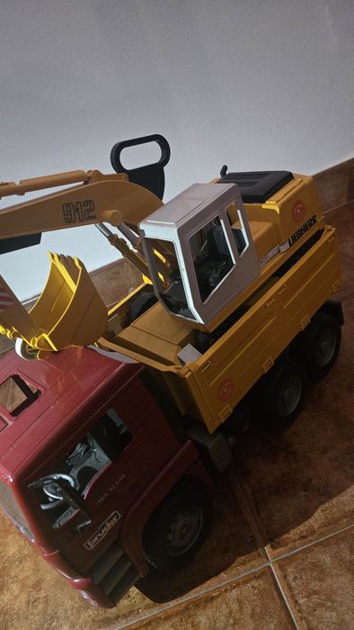 Replica de camião + escavadora