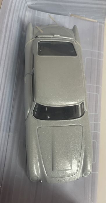 Коллекционная машинка Corgi James Bond 007 Aston Martin DB5 2002 год
