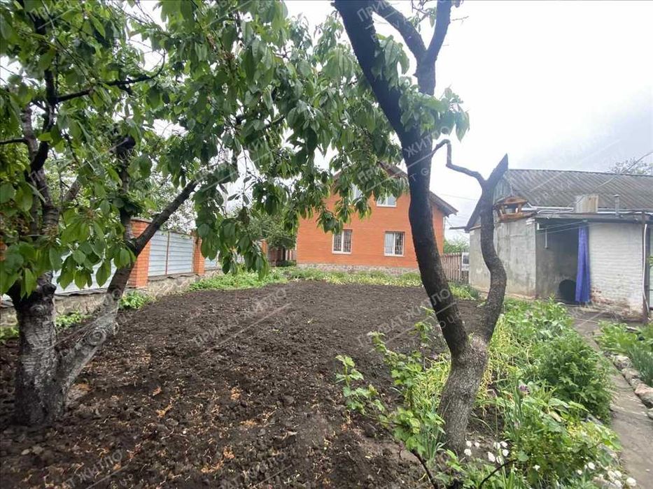 Капітальний будинок, 1 км від Макдональдса.