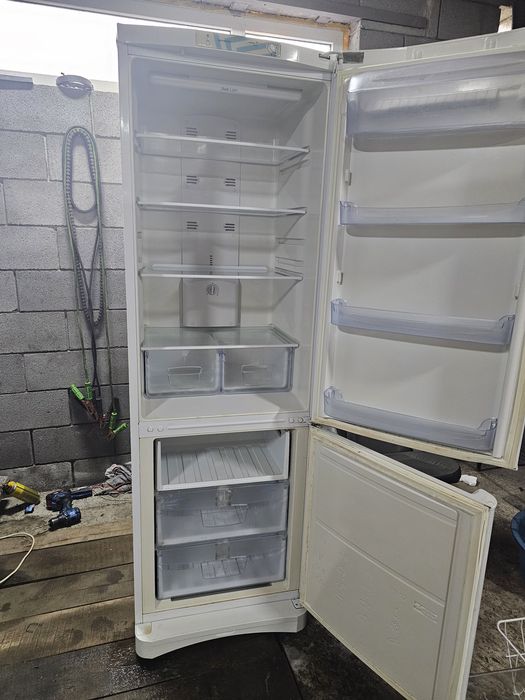 Холодильник Indesit стан 9/10