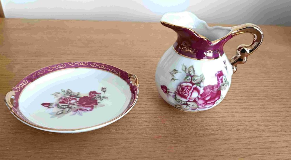 Leiteira e pires de porcelana japonesa