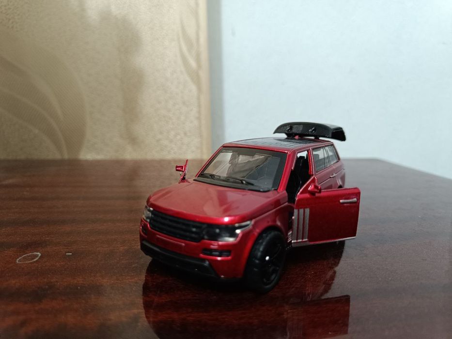 Модель Range rover (игрушечная)