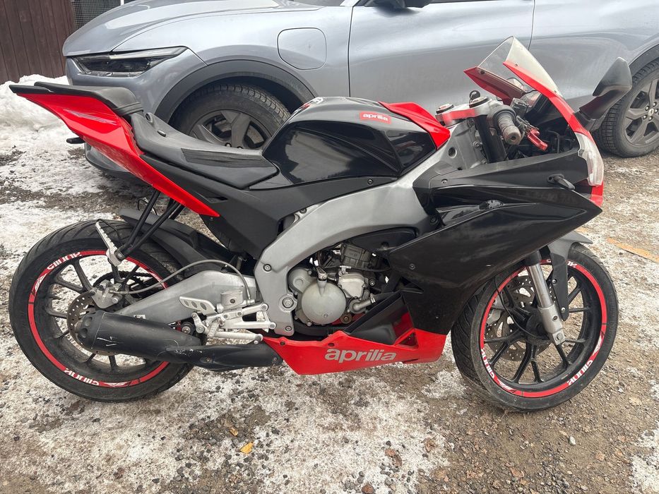 Aprilia RS 50 cc, wystarczą uprawnienia na kartę motorowerową lub kat B