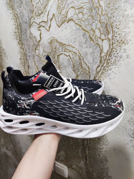 Кроссы 41размер новые