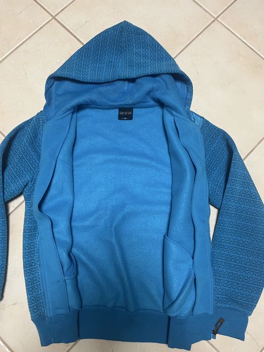 Ciepła błękitna bluza chłopieca